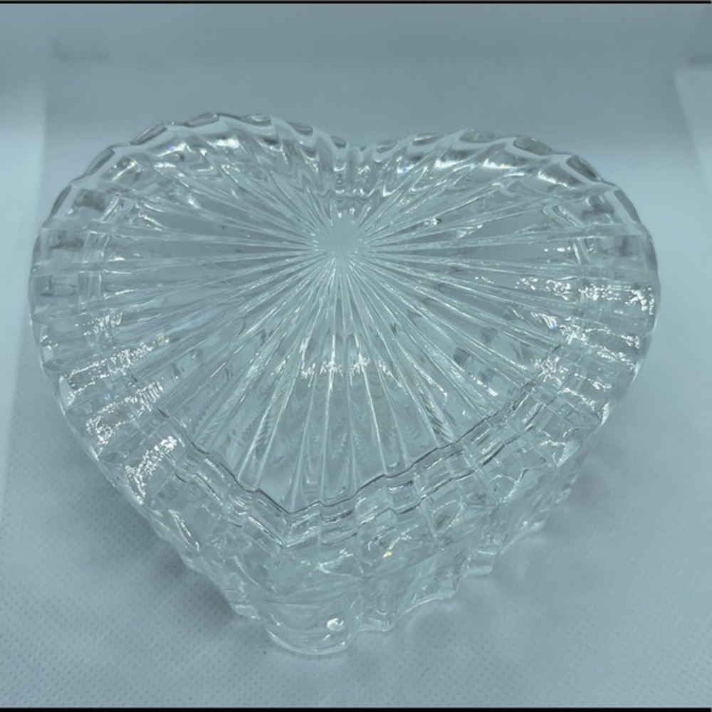 Crystal Heart Trinket Container - Picture 8 of 11